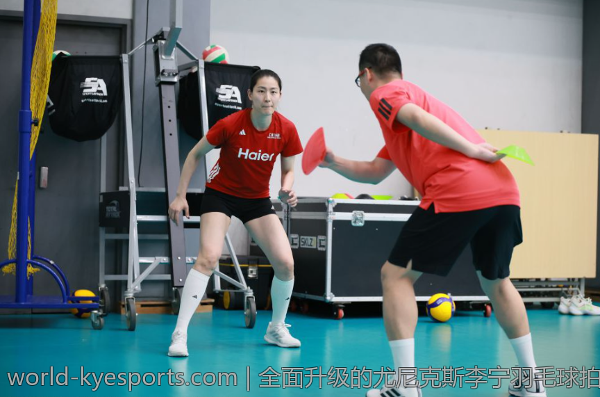 全面升级的尤尼克斯李宁羽毛球拍2026新品助你战胜对手